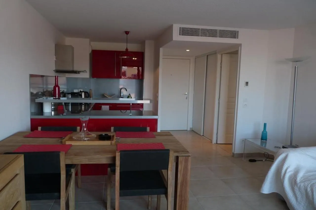 One Bedroom Apartment In Cannes Very Close To The Palais With A Private Balcony And Aircon 961 France