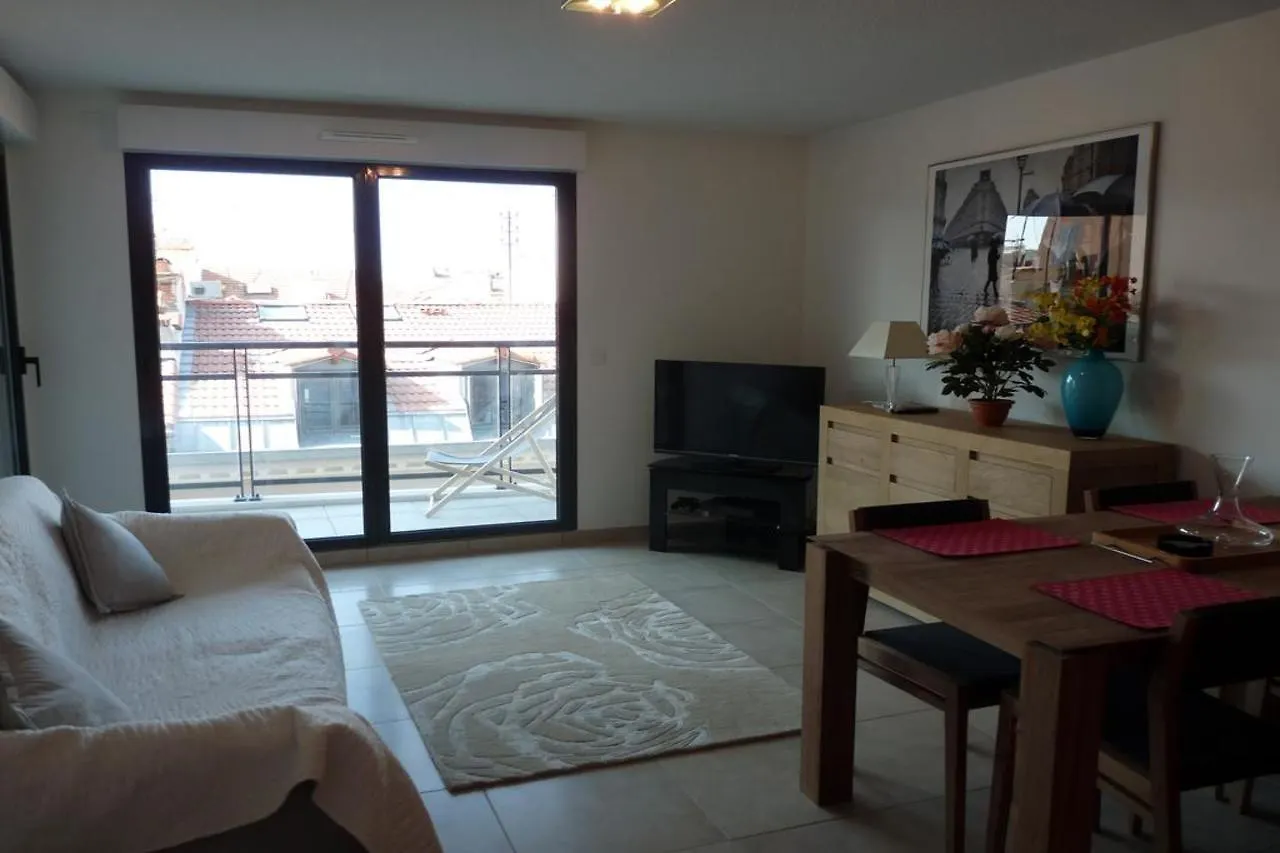 One Bedroom Apartment In Cannes Very Close To The Palais With A Private Balcony And Aircon 961 0*,  France