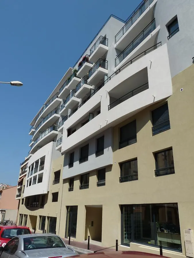 One Bedroom Apartment In Cannes Very Close To The Palais With A Private Balcony And Aircon 961