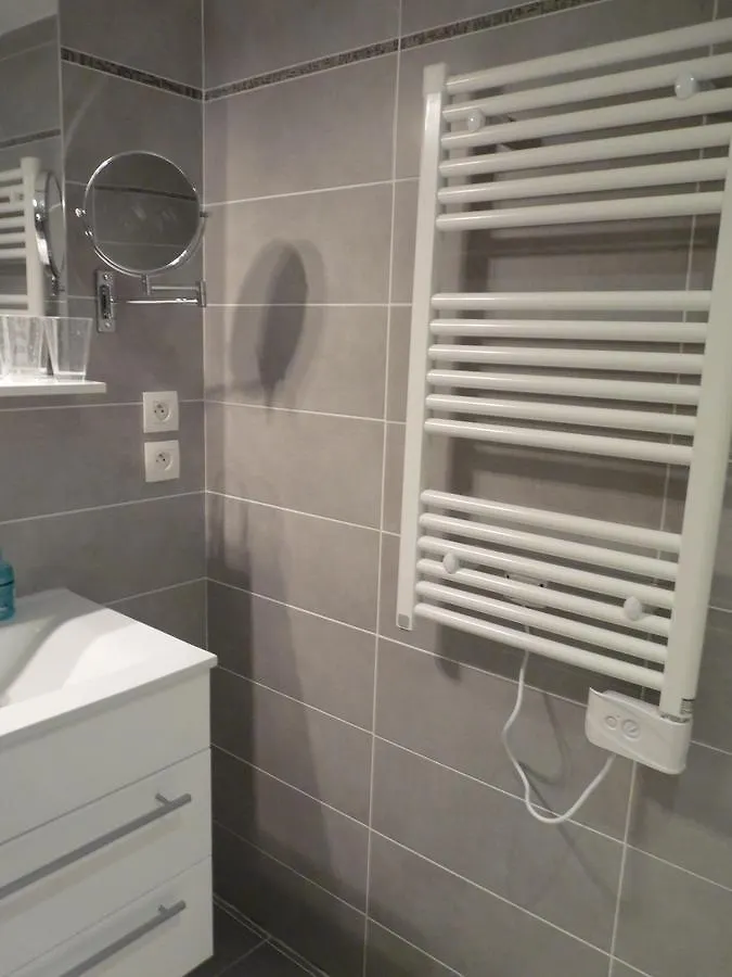 One Bedroom Apartment In Cannes Very Close To The Palais With A Private Balcony And Aircon 961