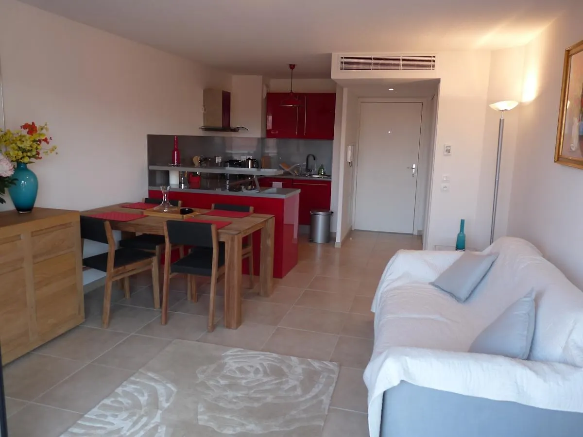 One Bedroom Apartment In Cannes Very Close To The Palais With A Private Balcony And Aircon 961 France