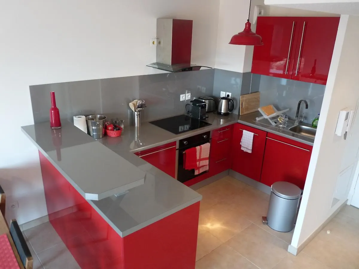 One Bedroom Apartment In Cannes Very Close To The Palais With A Private Balcony And Aircon 961