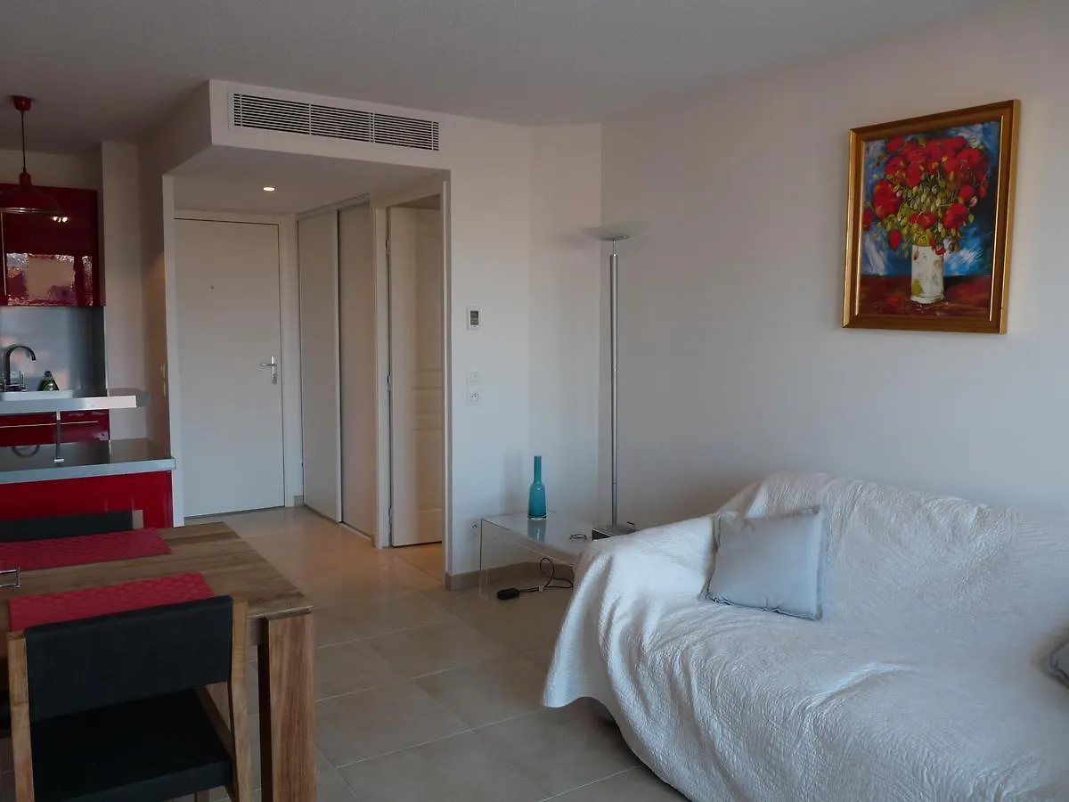 One Bedroom Apartment In Cannes Very Close To The Palais With A Private Balcony And Aircon 961 0*,