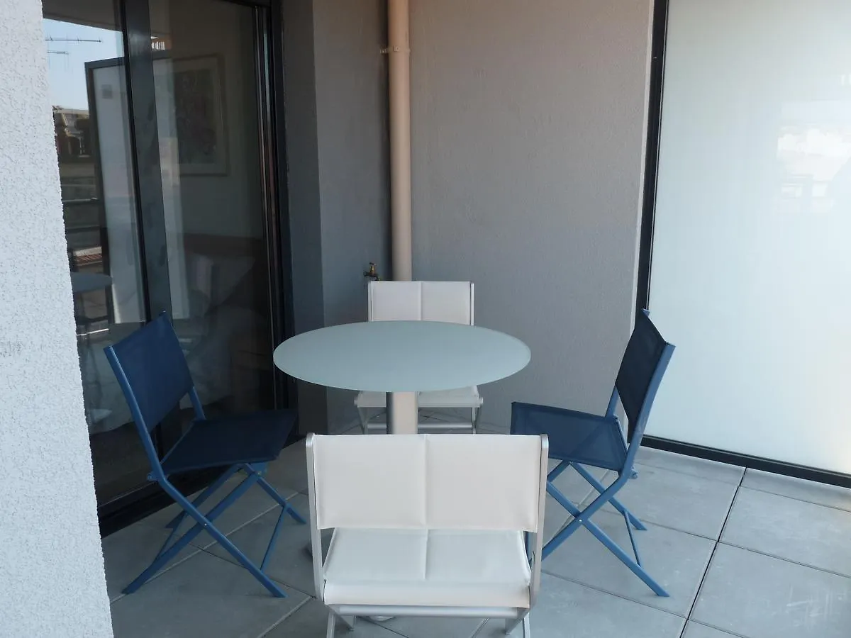 One Bedroom Apartment In Cannes Very Close To The Palais With A Private Balcony And Aircon 961 France
