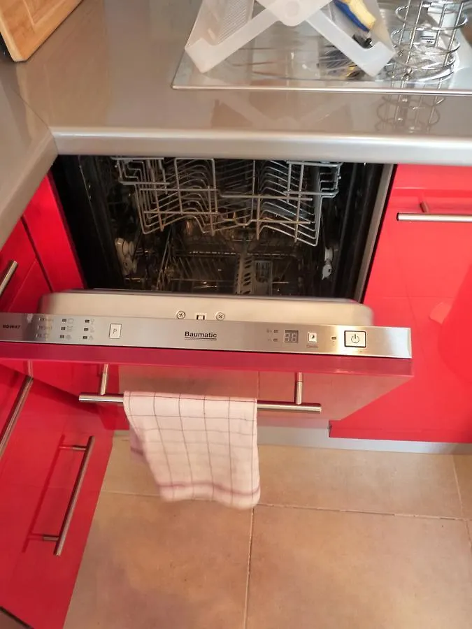 One Bedroom Apartment In Cannes Very Close To The Palais With A Private Balcony And Aircon 961