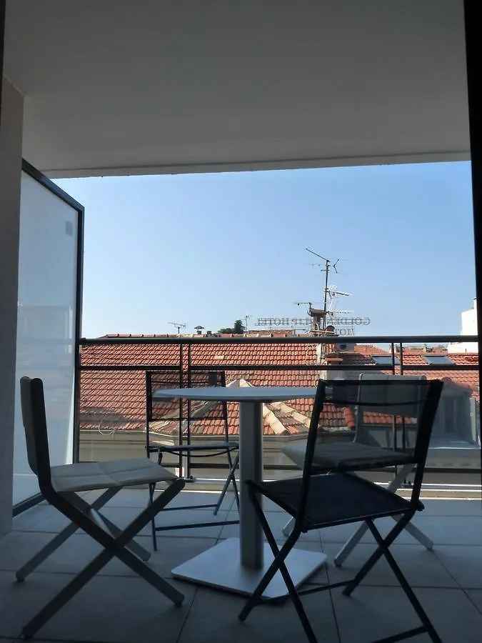 One Bedroom Apartment In Cannes Very Close To The Palais With A Private Balcony And Aircon 961