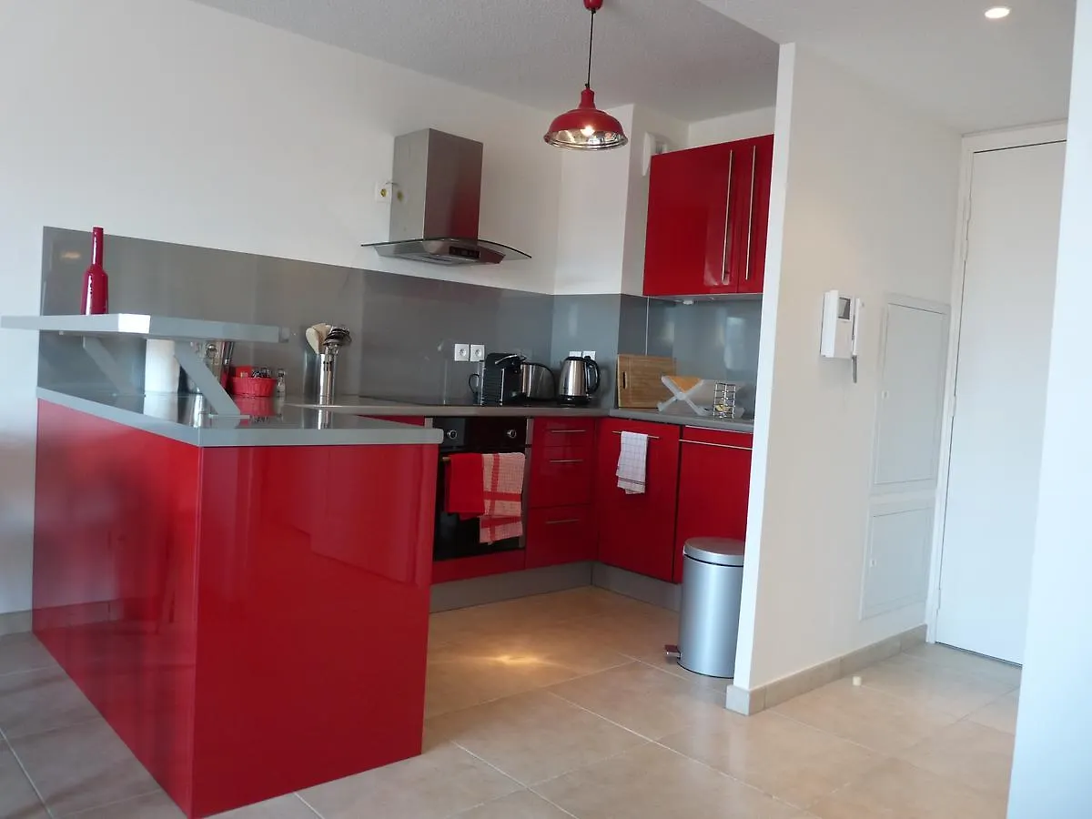One Bedroom Apartment In Cannes Very Close To The Palais With A Private Balcony And Aircon 961